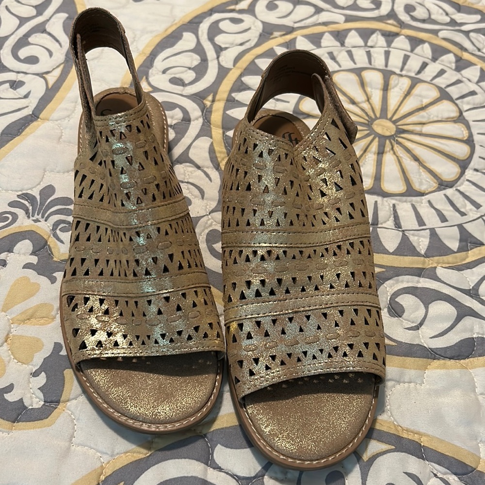 Gold metallic Sofft sandals